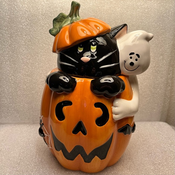 David’s Cookies Halloween Cookie Jar - Picture 1 of 15